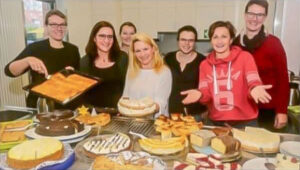 Beim Christkindlmarkt in Brackel gibt’s stets ein breites Angebot an kulinarischen Genüssen. Foto: Digital (Ruhr-Nachrichten / Dortmunder Zeitung)