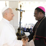 2026 Papst Leo XIV mit Bischof Bruno Ateba