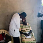 Uganda: Augenärztliche Untersuchungen.